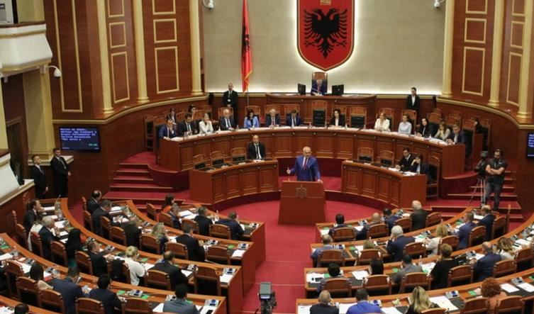 Kuvendi diskuton sot zgjatjen e Komisionit Hetimor për Presidentin