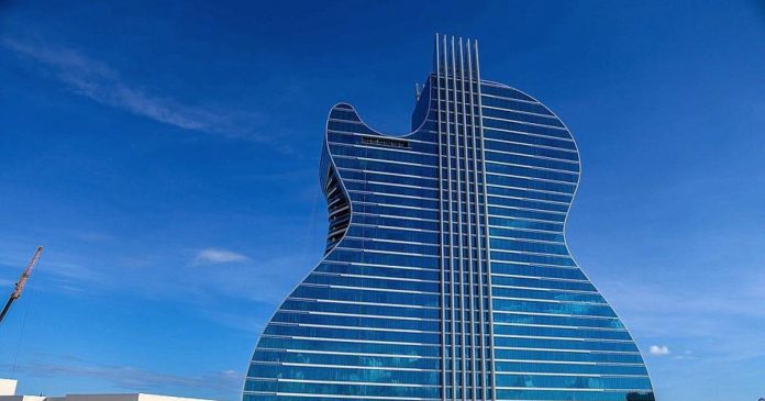 Përurohet hoteli “kitarë”!