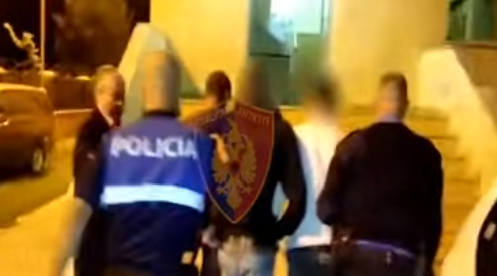 Drogë, armë zjarri e municione luftarake, 4 persona në pranga