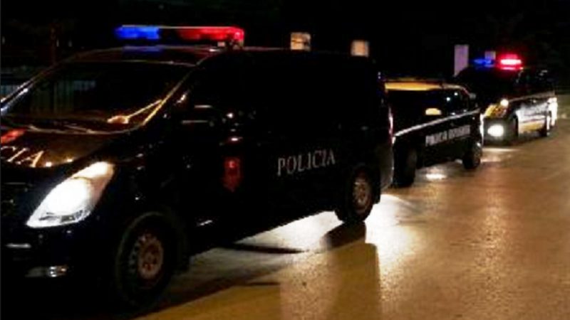 Tenton të djegë me benzinë komshien dhe veten, ndalohet