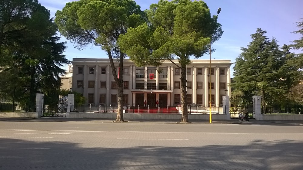 Presidenti dekreton emërimin e Besnik Muçit, gjyqtar në Kushtetuese