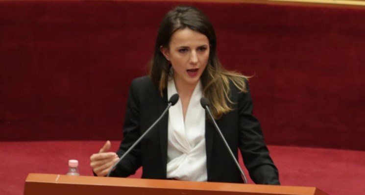 “Më kanë kërcënuar në zyrë”! Rudina Hajdari i drejtohet Ruçit: Merrni masa mos ketë viktima në parlament