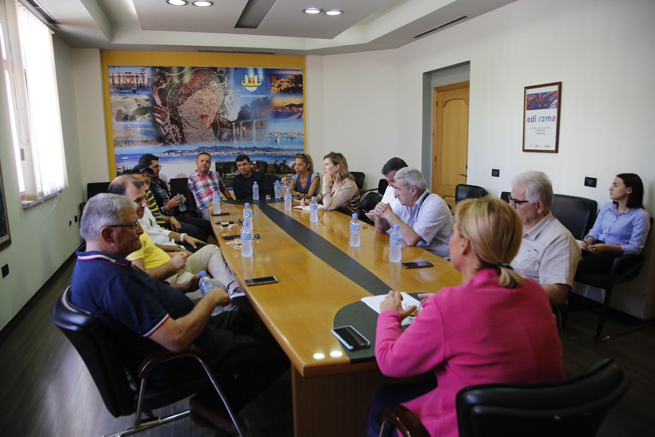 Sako takim me biznesmenët durrsakë, mbështetje për të prekurit nga tërmeti