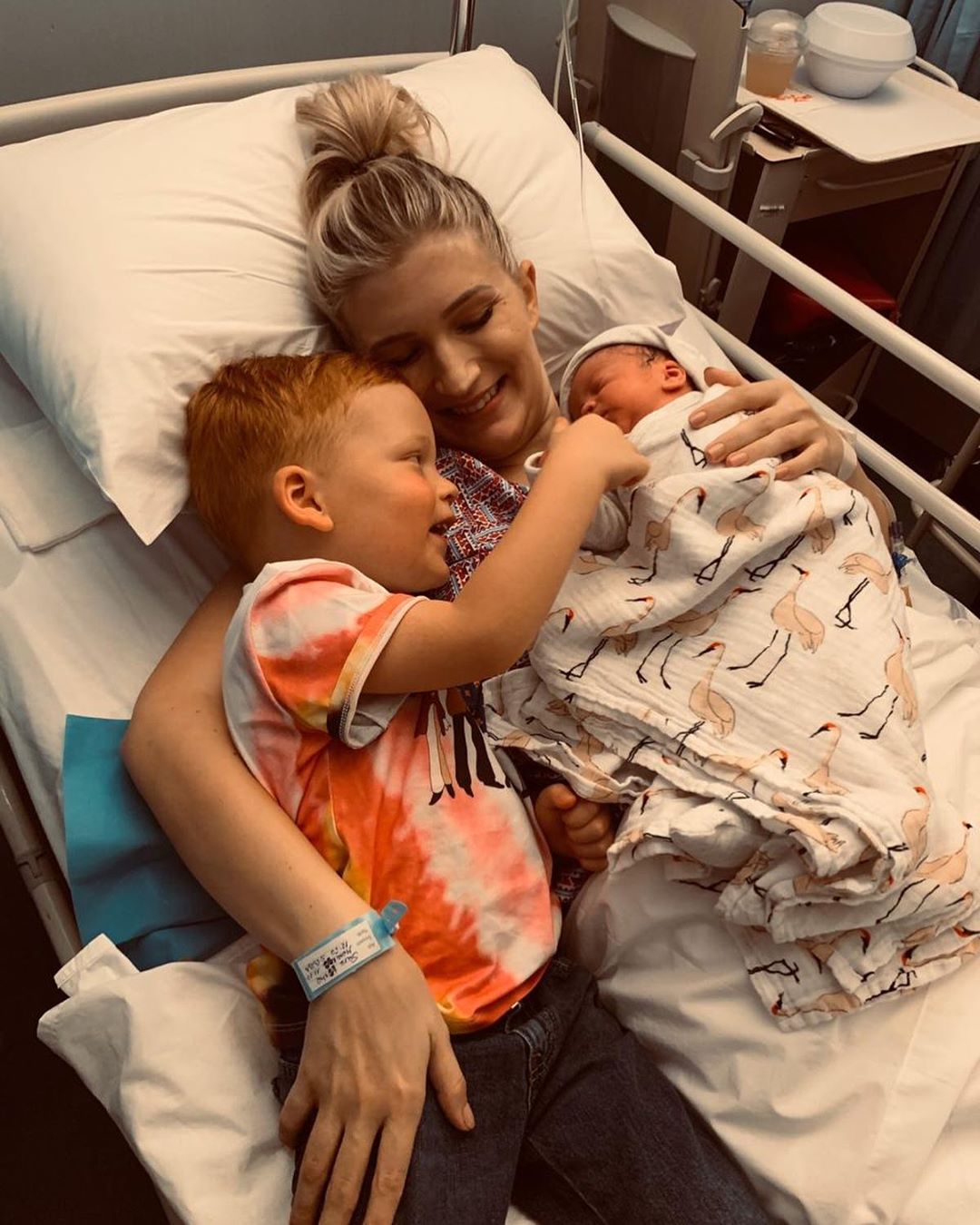 Sara Hoxha nënë për herë të dytë, vjen në jetë vëllai i London