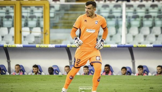 Shansi i karrierës për ish-portierin e Teutës, do jetë titullar në Serinë B