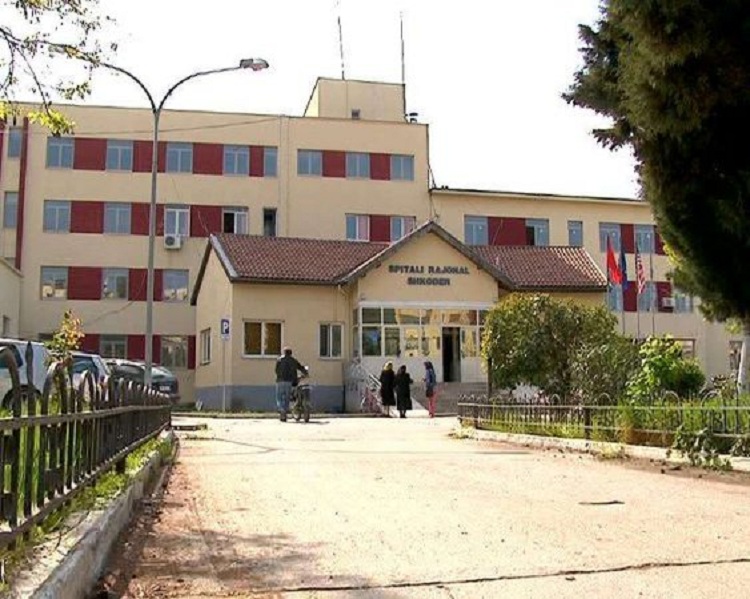 Helmimi i 12 nxënësve, Policia shoqëron pronarët e Fast Food-it