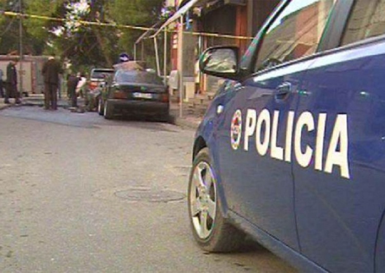 Burri i jep fund jetës, hidhet nga kati i tetë