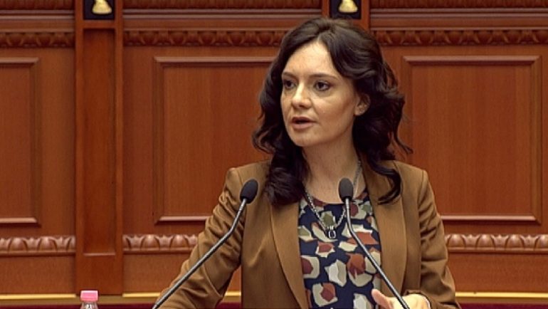 Spiropali zbulon bisedën me eurodeputetin: Na bëjnë habi opozitarët tuaj, vijnë për të nxirë Shqipërinë