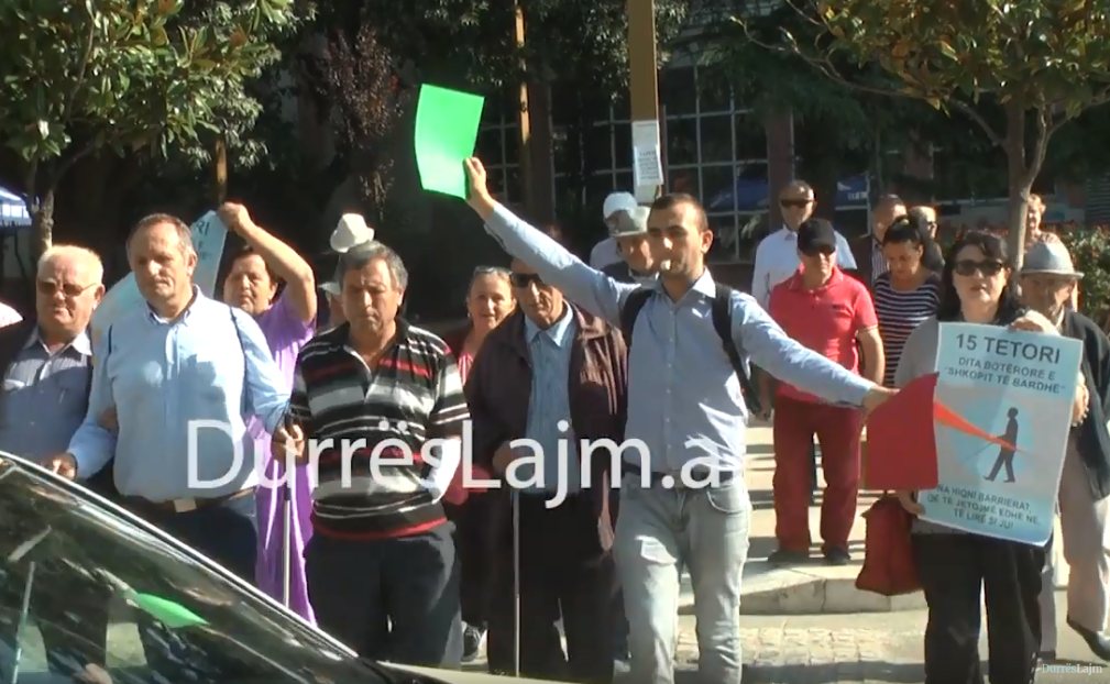 Dita Ndërkombëtare e Shkopit të Bardhë, të verbërit e Durrësit: Të na njihet libreza (VIDEO)