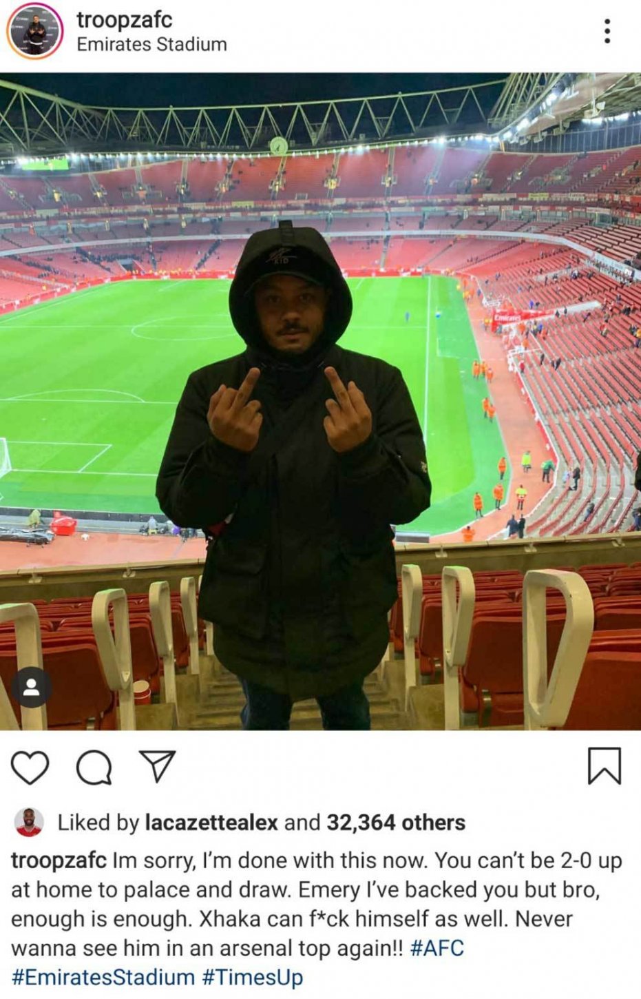 Tifozi ofendon rëndë Xhakën dhe Emerin, sulmuesi i Arsenalit pëlqen postimin e fansit