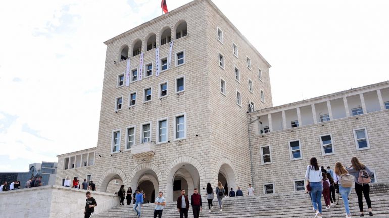 Universitetet që zgjedhin të rinjtë shqiptarë, të gjithë duan të bëhen ekonomistë, juristë e avokatë