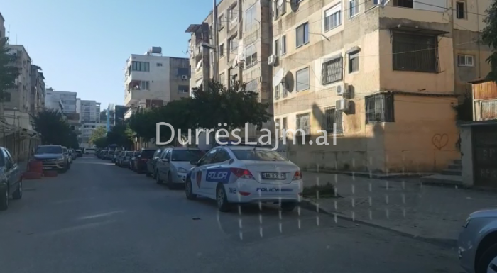 EMRI/ Durrës, gjendet pa jetë në banesë një person (VIDEO)
