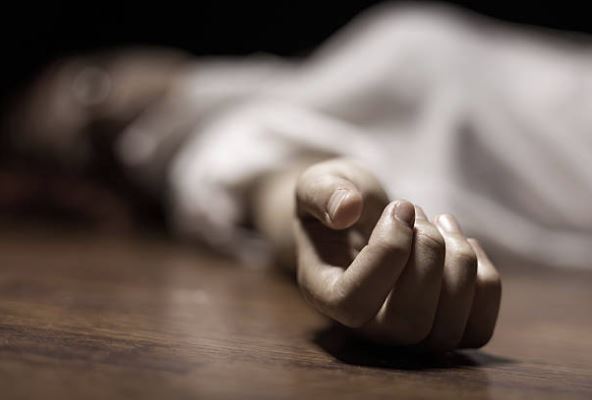 Bashkëshorti e tallte për ngjyrën e errët të lëkurës, 21-vjeçarja vret veten