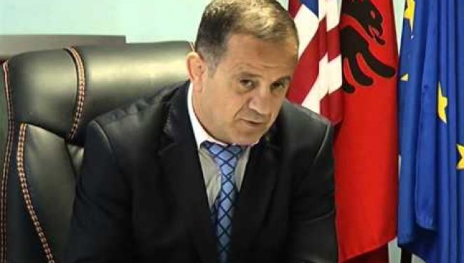 Plas tek KOKSH/ Presidenti denoncon sekretarin tek Krimi Ekonomik