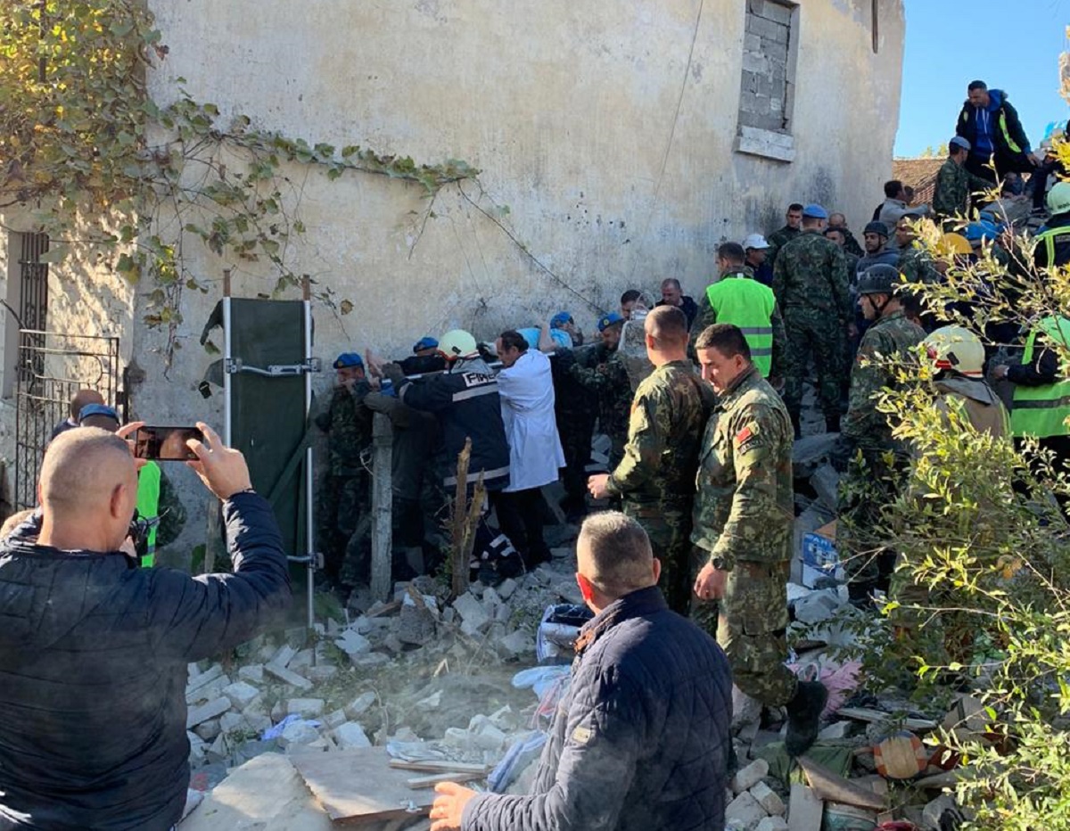 Tërmeti shkatërrues/ Ministria e Mbrojtjes: 13 persona të vdekur, mbi 600 të plagosur