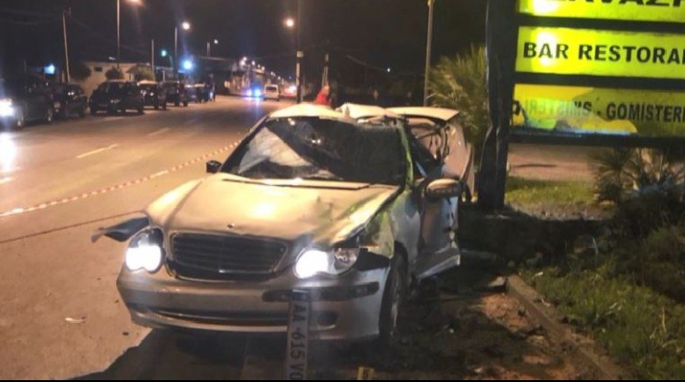 Aksident i rëndë/ Përplasen makinat, ndërron jetë 17-vjeçari, tre të lënduar