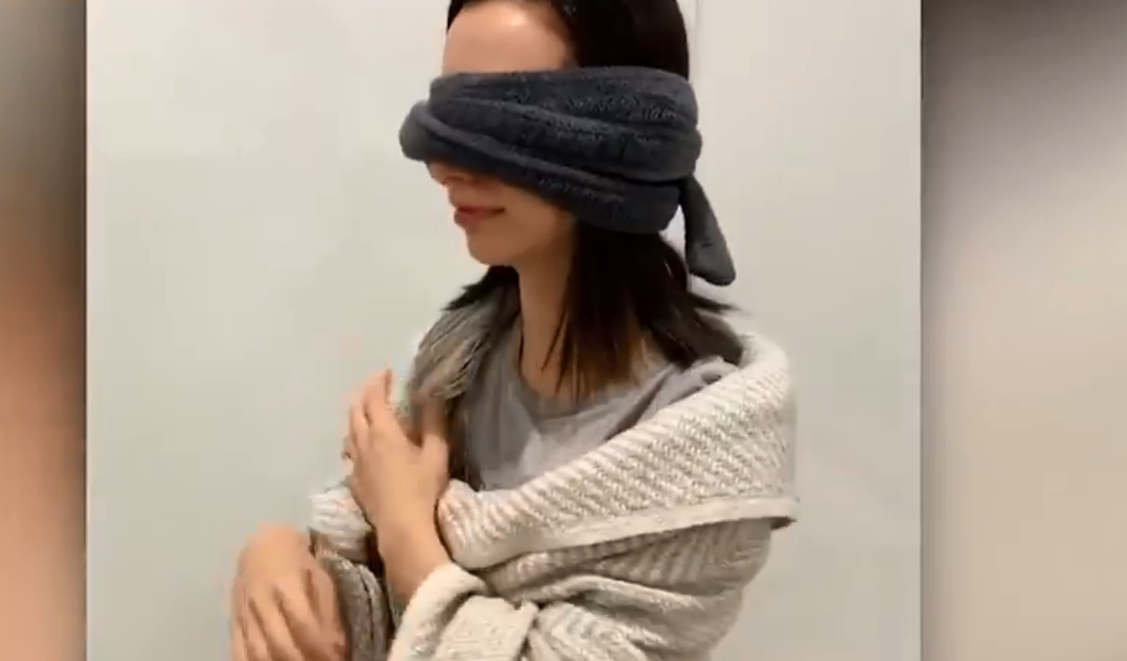 I bën dhuratën e çuditshme të fejuarës, që askush mos ta ngacmojë! (FOTO)