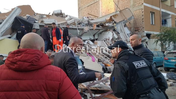 Pamjet e operacionit të shpëtimit, Ardi Veliu vjen në Durrës (VIDEO+FOTO)