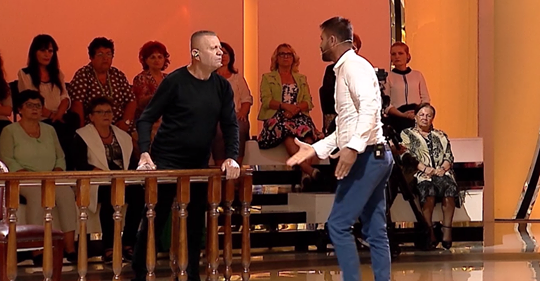 I vdes bashkëshortja 8-muajshe shtatzënë në aksident, djali akuzon babain