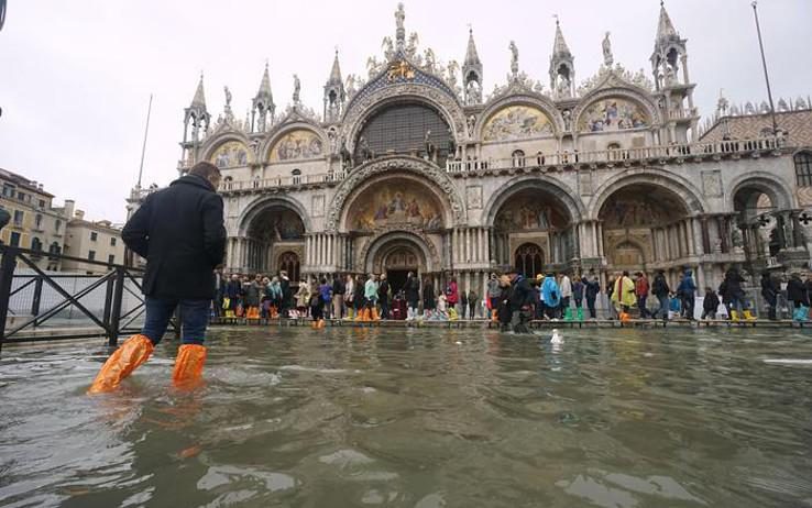 Përmbytje në Venecia, alarm i kuq në Bazilikën e San Marco-s dhe në monumente të tjera (FOTO+VIDEO)