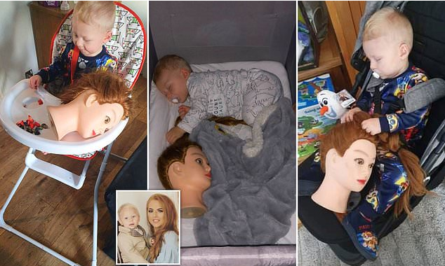 FOTO/ I biri ishte fiksuar me flokët e saj, e ëma detyrohet të…