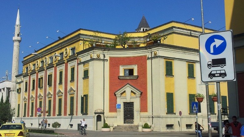 Lëvizja Vetëvendosje dënoi dhunën në Astir, Bashkia e Tiranës: Është votuar të qeverisë Kosovën, jo të bëjë djalin e Fahriut