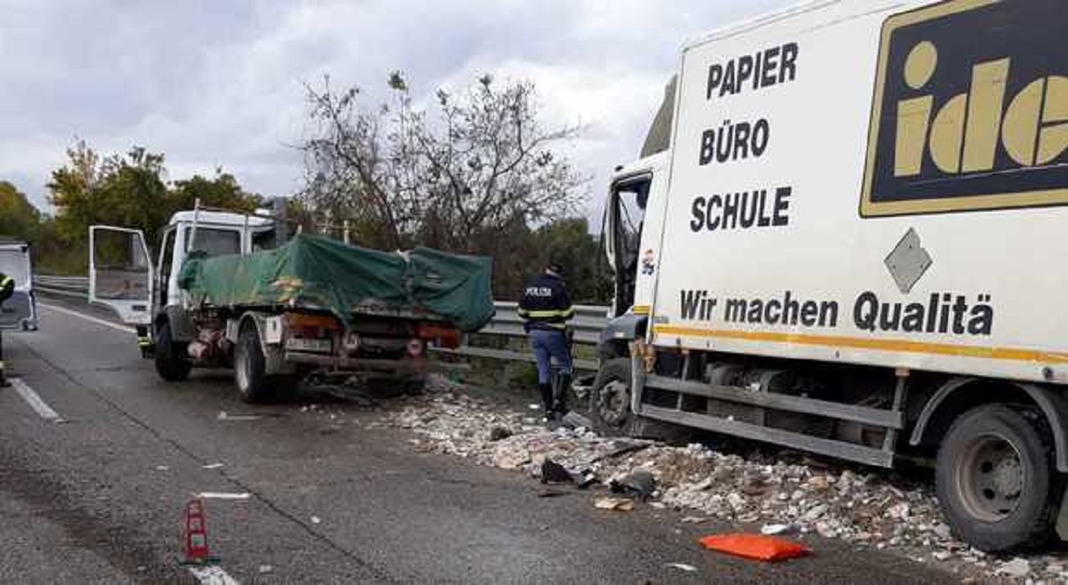 EMRI/ Përplasen kamionët në Itali, vdes shqiptari dhe shoferi tjetër