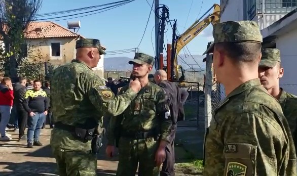 Forcat e Sigurisë së Kosovës mbërrijnë në Thumanë