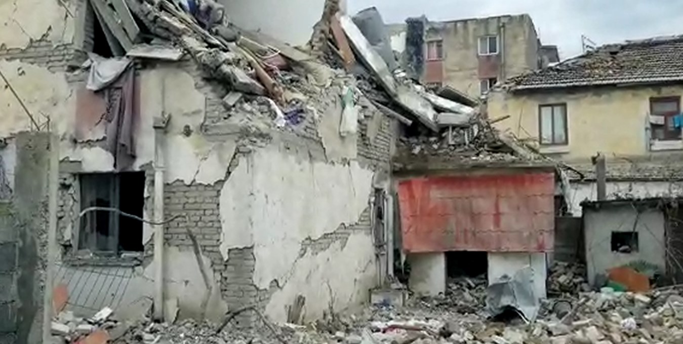 Kishte ardhur nga Anglia dy ditë më parë, i riu nxirret pajetë bashkë me të atin