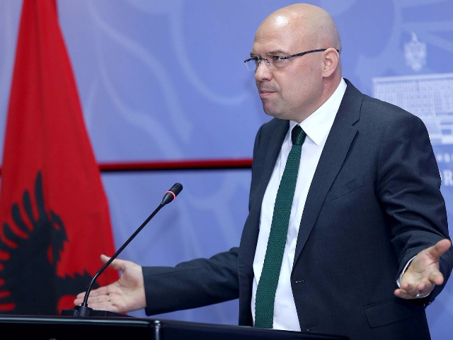 Debati për videon intime/ I ashpër Manjani: Qesharakë, “veglat” për eros iu janë vënë njerëzve nga krijuesi