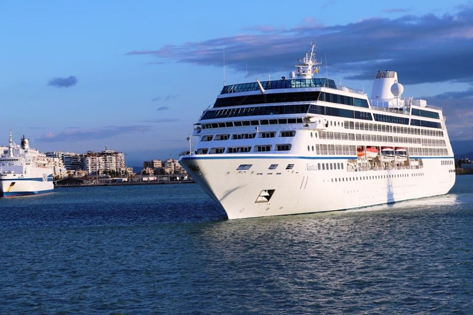 Një tjetër kroçerë mbërrin në Durrës (FOTO)