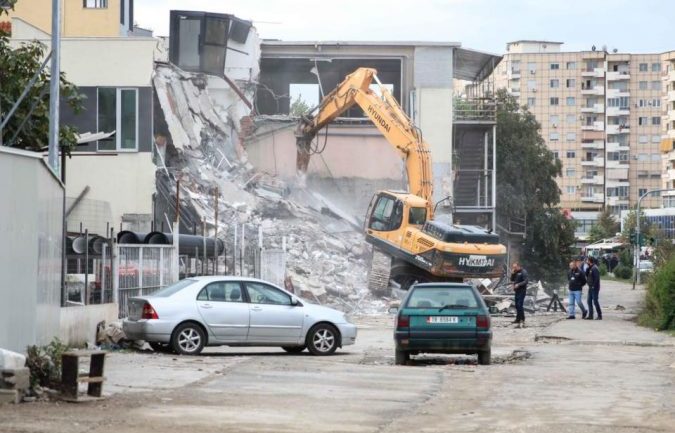 IKMT njofton përfundimin e aksionit, shemben 33 ndërtesa tek “Astiri”