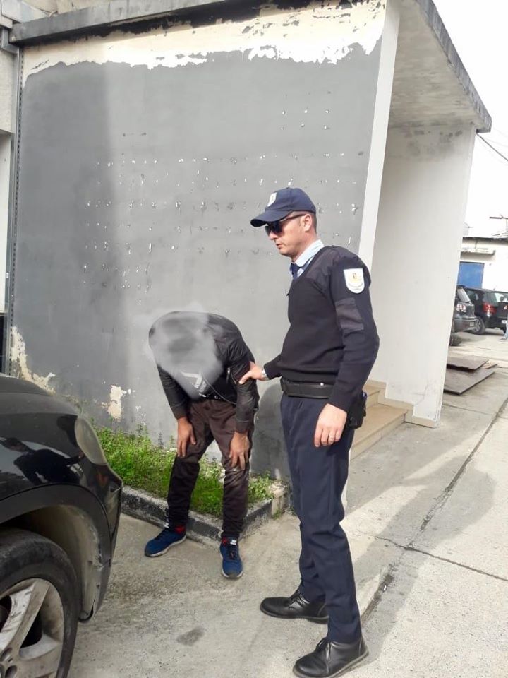 FOTO/ Policia Bashkiake prish “aksionin” e hajdutit në Durrës