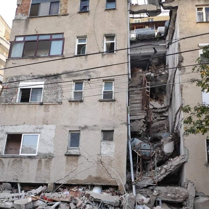 Rita Ora bën apel për ndihmë ndaj Shqipërisë