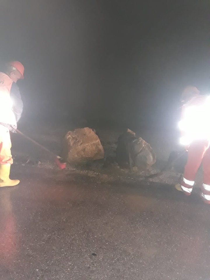 Reshje shiu e rënie gurësh, ARRSH njoftim për situatën rrugore: Bëni kujdes