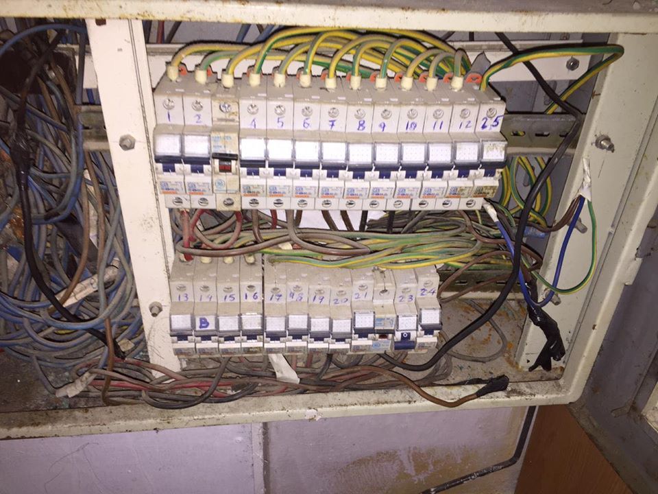 OSHEE Durrës vendos matës elektronikë në Plazh dhe Shkozet