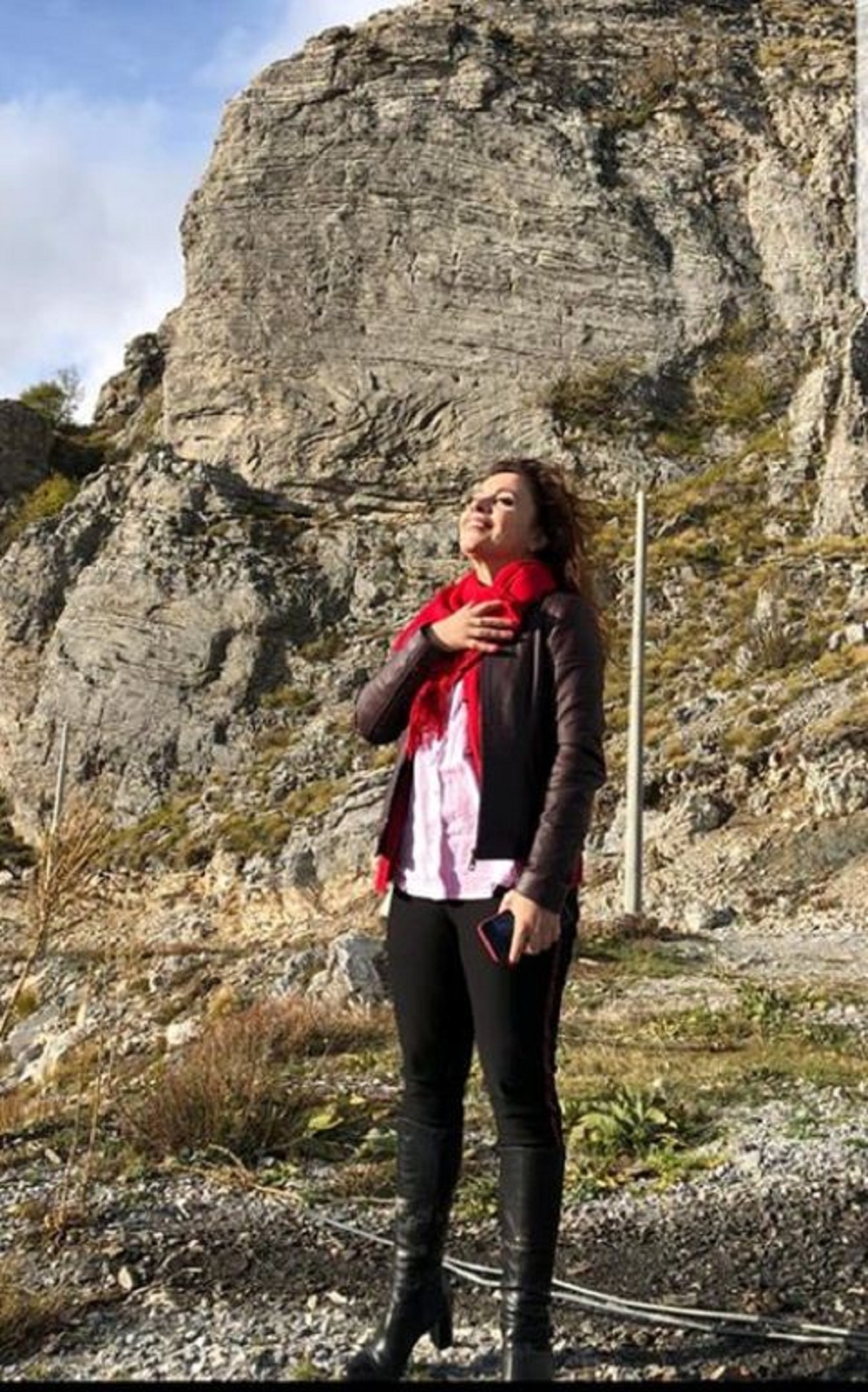 Deputetja e Durrësit Hyseni, uron veten për ditëlindje:  Të bëj gjithçka mundem me zemër