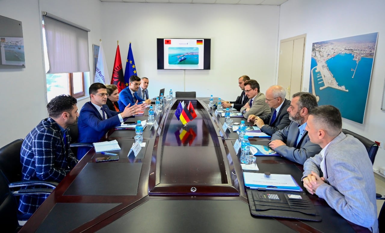 Durrës, kreu i APD-së takohet me ambasadorin gjerman (FOTO)