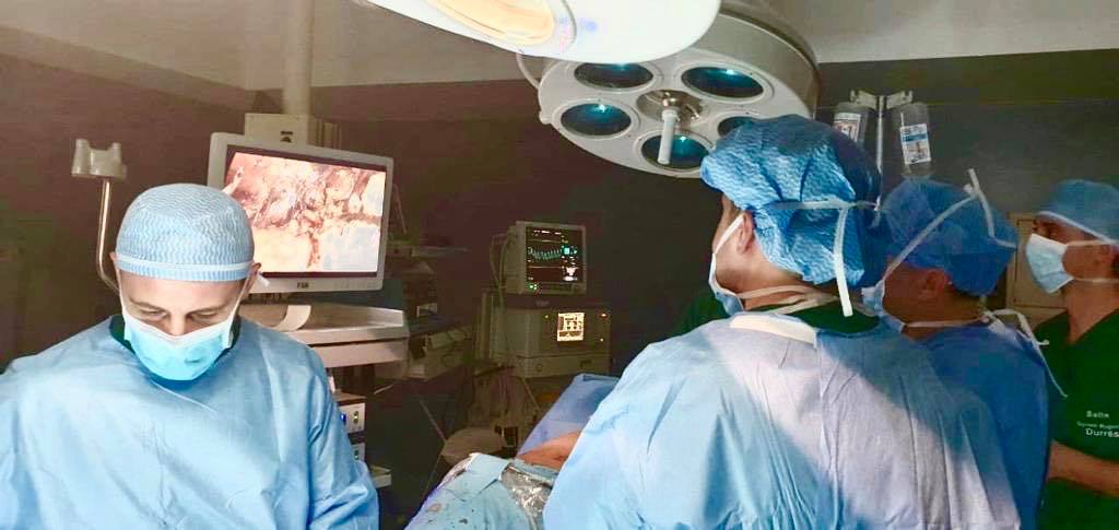 Realizohet heqja e veshkës me metoda të avancuara në spitalin e Durrësit