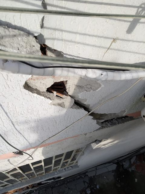 Pamje nga pallati 10-katësh i dëmtuar keq në Shkozet (FOTO)
