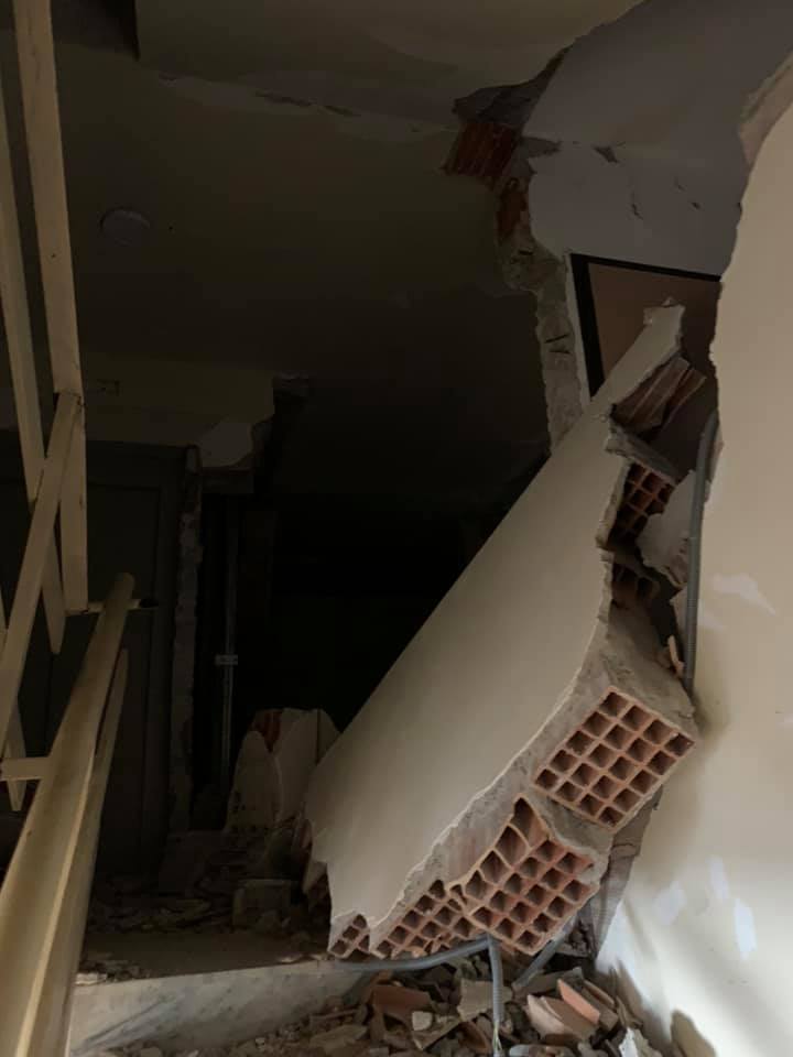 E tmerrshme/ I ndërtuar 5 vite më parë, pallati në Durrës “shkërmoqet” i gjithi (FOTO)