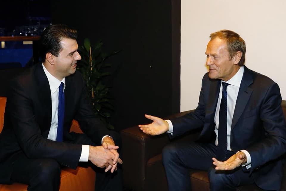 Basha takon Donald Tusk: Mbështetës i Shqipërisë në rrugën e integrimit në BE