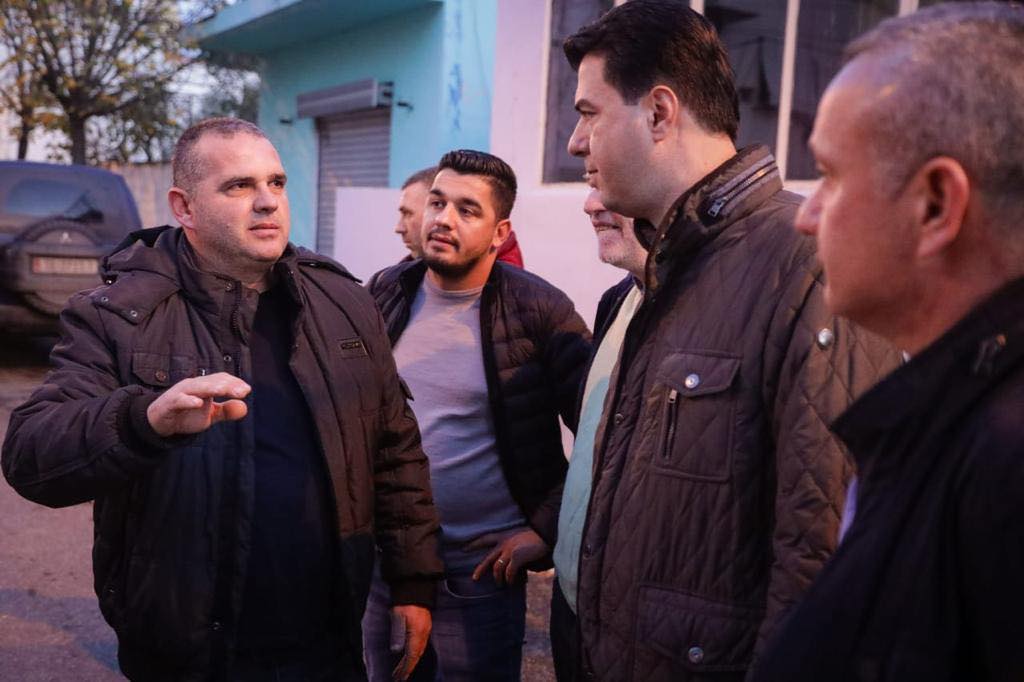 “Ndihen të braktisur”, Basha takon banorët e Shijakut: Kanë nevojë për ndihmë nga shteti