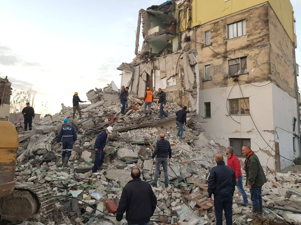 Sizmiologu: Ja sa sekonda zgjati tërmeti, më i forti që prej 1979-s