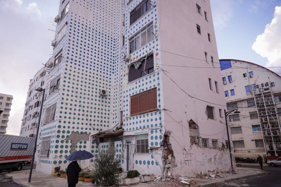 “Shikoni çfarë shkatërrimi”, Basha publikon foto nga lagjja 4 në Durrës dhe Shkozeti