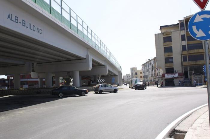 KUJDES! Mos kaloni tek mbikalimi i Shkozetit, është shembur