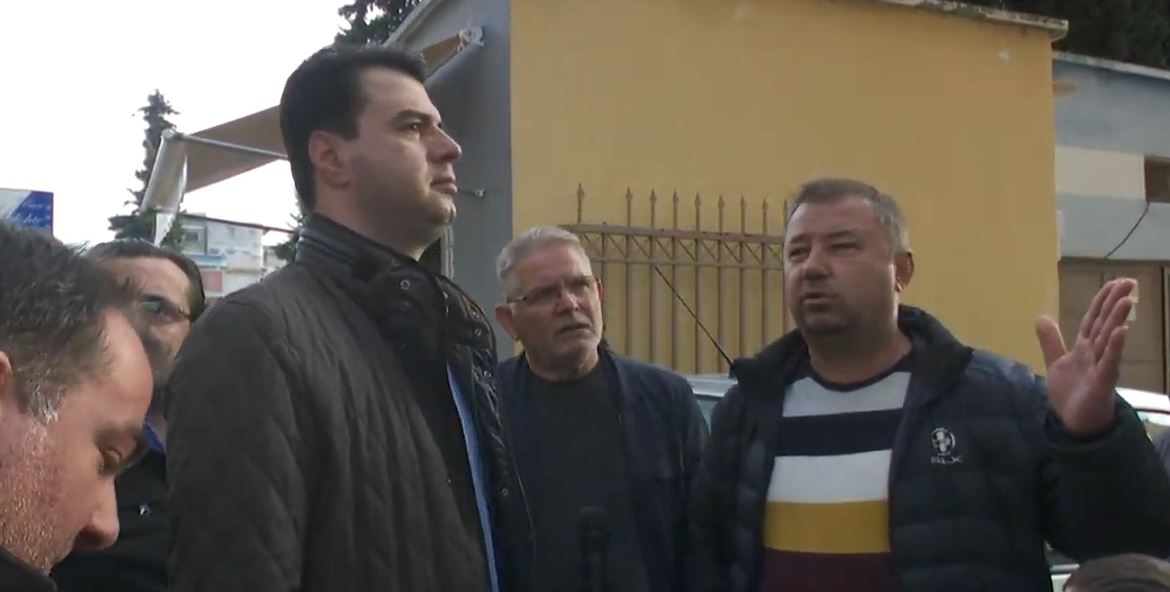 Basha në Kavajë: Askush të mos hyjë brenda pallateve të dëmtuara nga tërmeti