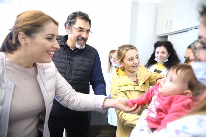 Manastirliu në qendrat e emergjencës në Durrës: Vaksinim kundër gripit për të prekurit nga tërmeti