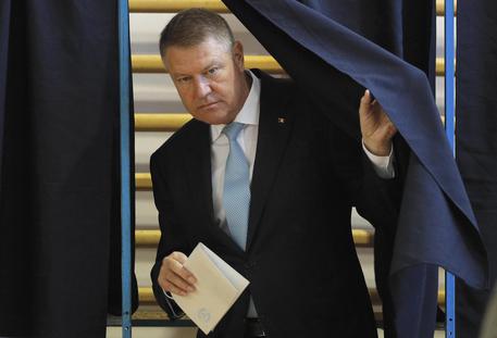 Zgjedhjet/ Presidenti rumun shkon në balotazh me ish-kryeministren, Dancila &#8220;fiton&#8221; bastin