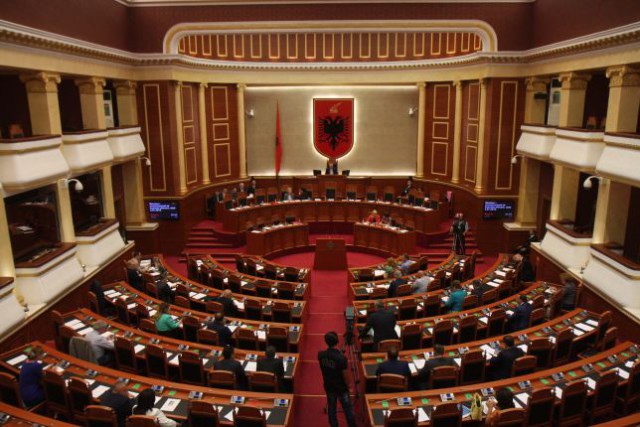 Komisioni për shkarkimin e Metës, deputetët e PS-së kërkesë Gramoz Ruçit